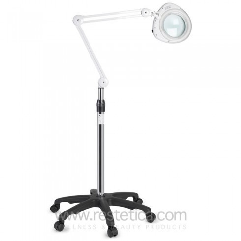 Magnifying lamp at 5 diop with foot