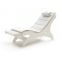 Chaise longue Sayuri by Vismara completa di materassino in skai bianco e poggiapiedi estraibile per massimo relax
