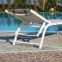 Elegante lettino prendisole in alluminio impilabile ideale per piscine interne ed esterne per uso professionale